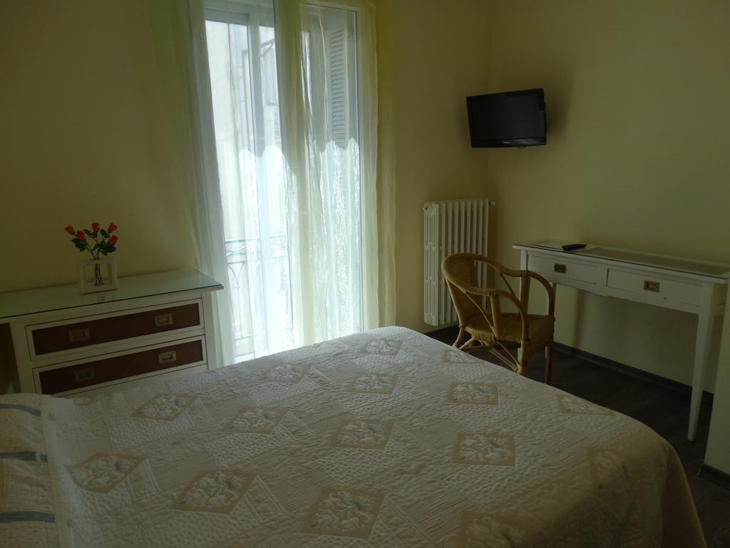 Hotel De France Beziers Room photo